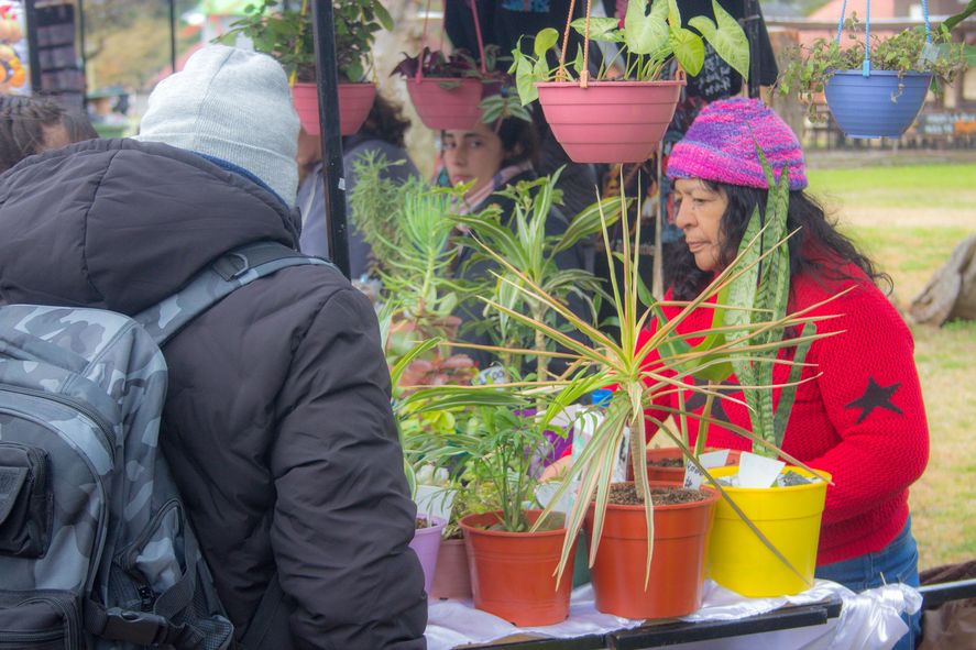 Las familias podrán disfrutar del Paseo de Artesanos y de las decenas de puestos y stands para recorrer en el predio