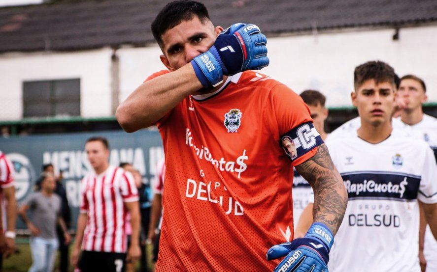 Nelson Insfrán en el último Clásico de Reserva en el que anotó un gol para Gimnasia (Foto: Prensa GELP).