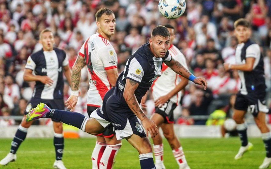Ivo Mammini en acción en River vs. Gimnasia. (Foto: prensa GELP)