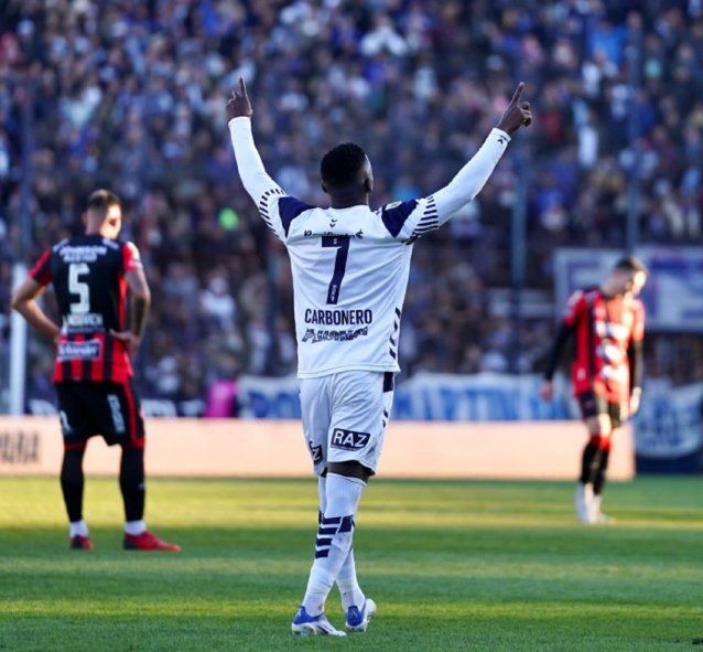 Gimnasia viene de derrotar a Patronato en el Bosque y ahora va por Platense.