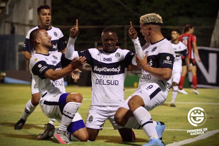 Gimnasia festejó con el gol de Johan Carbonero