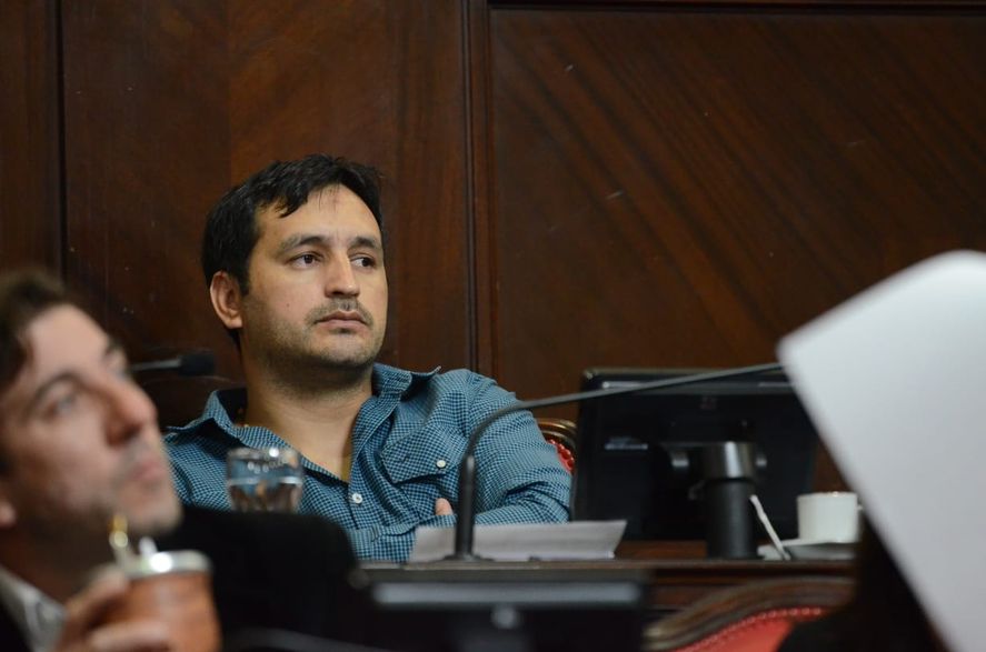 Jorge Romero fue denunciado por abuso sexual a fines de 2018. Renunció a su banca como senador, pero continuó militando.