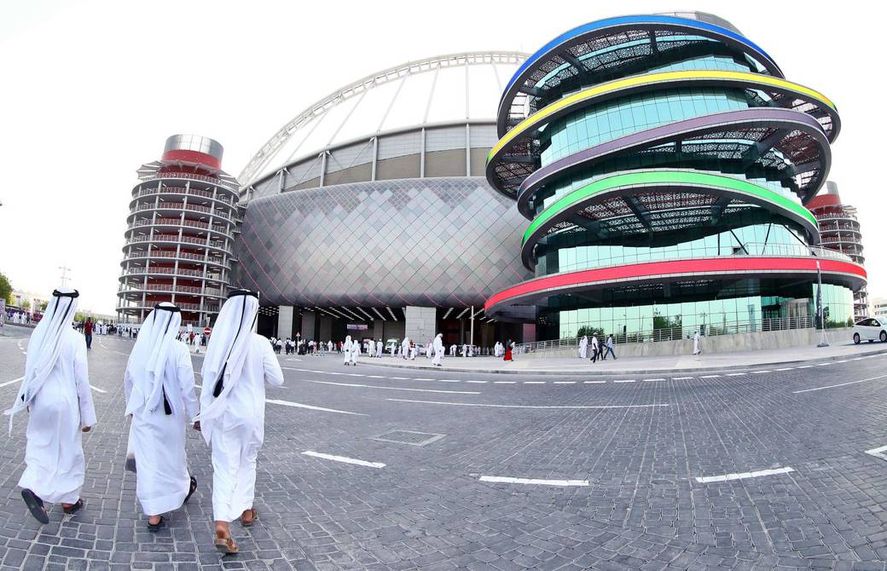 El Mundial de los lujos y las restricciones: El Emir de Qatar denuncia un sabotaje contra el evento.