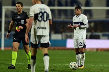 Juan Cruz Esquivel se va de Gimnasia tras cinco meses en el club