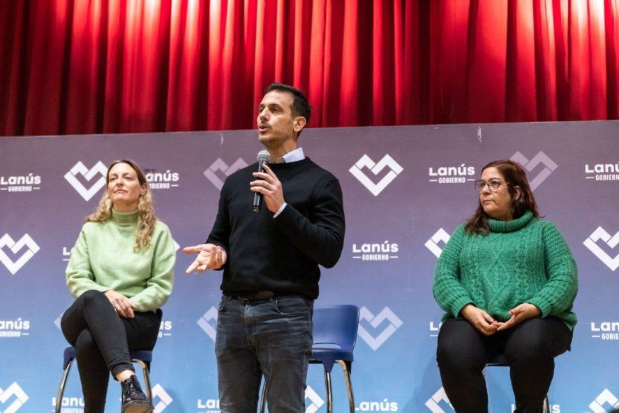 Julián Álvarez, intendente de Lanús, está en guerra con los supermercados y el ministro de Economía de la Nación.