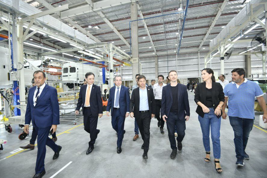 Axel Kicillof celebró la apuesta de un gigante automotriz pese a la fuerte caída del mercado