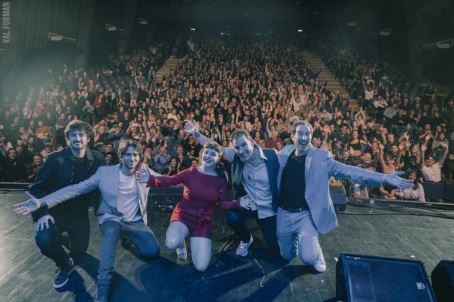 LA CANCIÓN DESNUDA LLEGA A LA PLATA. Seba Furman junto a su banda: Andrés Rot (Bajo), Juan Archoni (Guitarra), Rocio Katz (teclados y voces) y Sebastián Quintanilla (Batería) LA CANCIÓN DESNUDA LLEGA A LA PLATA. Seba Furman junto a su banda: Andrés Rot (Bajo), Juan Archoni (Guitarra), Rocio Katz (teclados y voces) y Sebastián Quintanilla (Batería)
