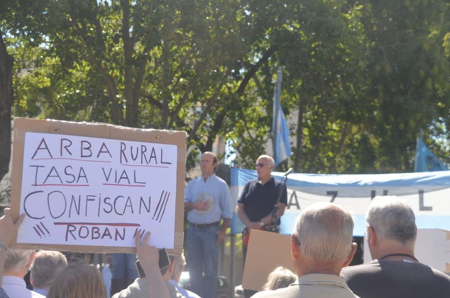 La movida de “rebelión impositiva” apenas reunió a un puñado de productores en Azul.