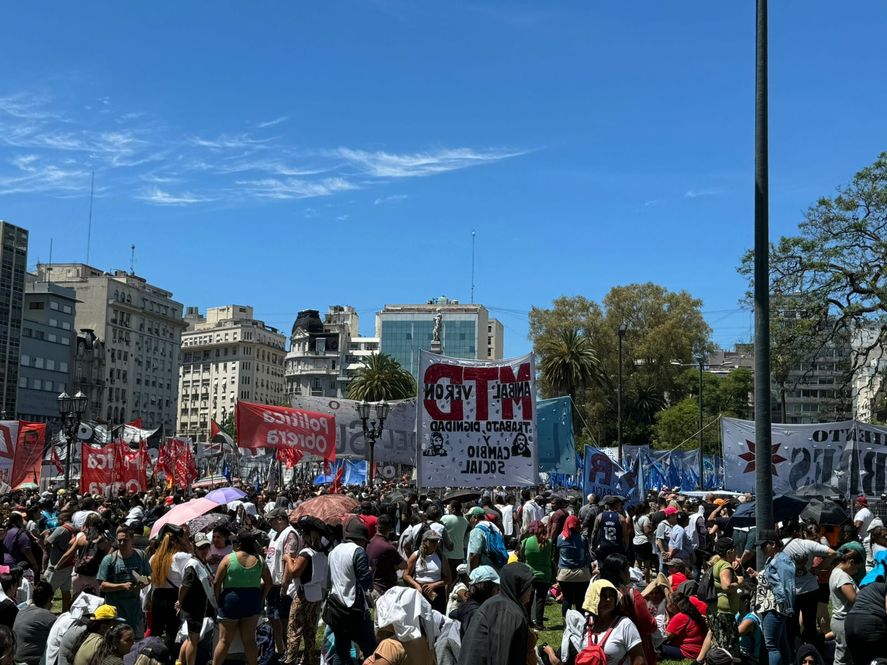 Las doce presentaciones judiciales que se abrieron contra el DNU de Javier Milei