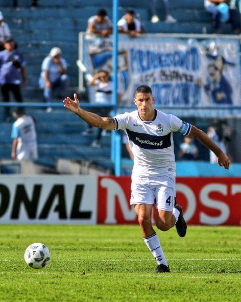 Leonardo Morales en acción en Gimnasia vs. Atlético Tucumán (Foto: MundoTriperoOK)