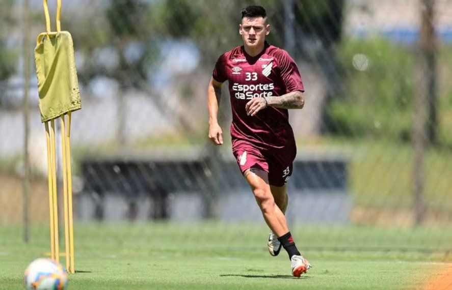 Leonardo Godoy con Paranaense.