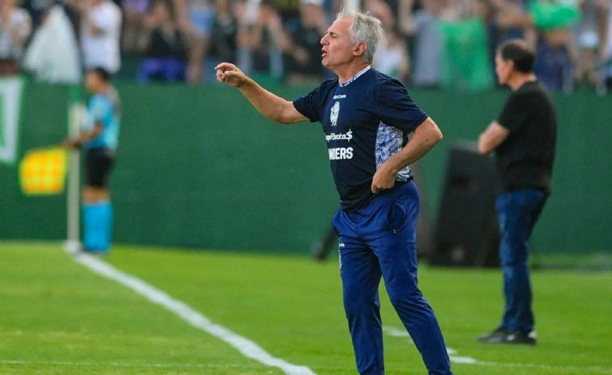 Leonardo Madelón en un partido de Gimnasia Leonardo Madelón en un partido de Gimnasia