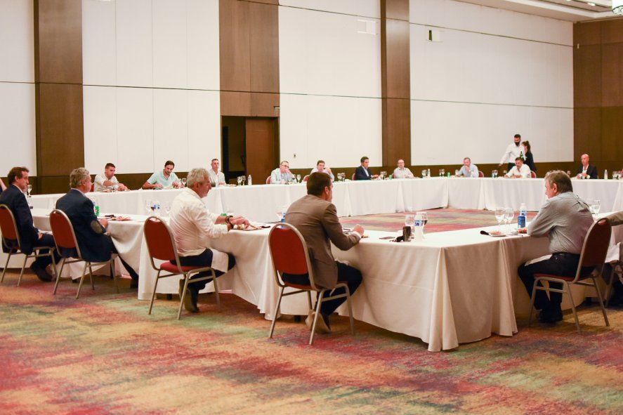 Reunión de la Liga Profesional en el Hilton