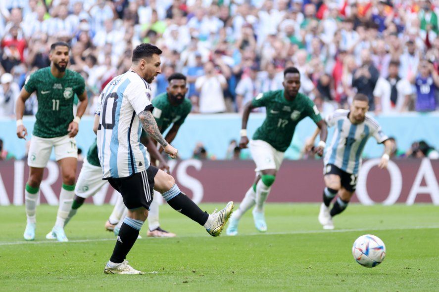 Lionel Messi marcó el 1-0 de penal. Luego Arabia Saudita lo dio vuelta y dio la gran sorpresa.