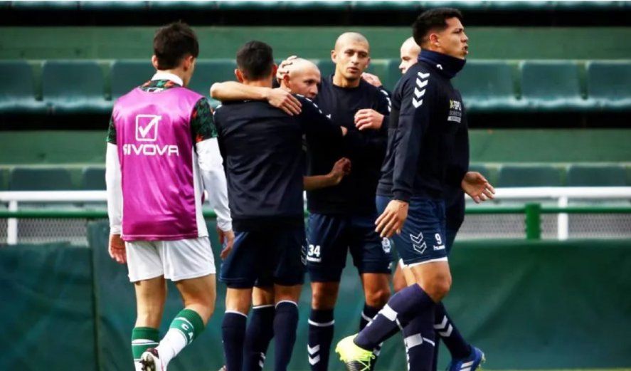 Amistoso ante Banfield 2021: jugadores juveniles de Gimnasia pelados por Los Ninjas