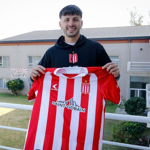 Luciano Giménez ya fue presentado en Estudiantes y Eduardo Domínguez sumó al delantero que esperaba