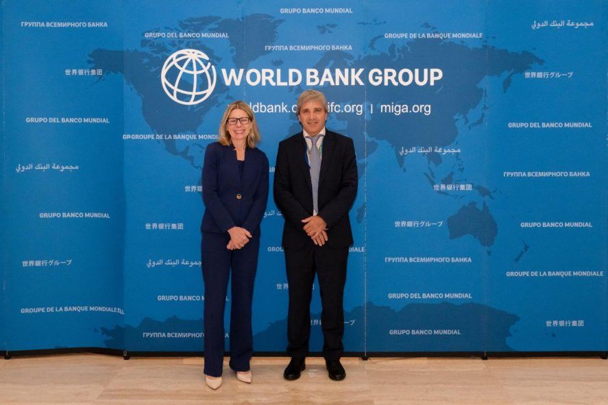 En busca de financiamiento, Luis Caputo se reunió con Anna Bjerde, directora del Banco Mundial. En busca de financiamiento, Luis Caputo se reunió con Anna Bjerde, directora del Banco Mundial.