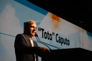 ¿Toto Caputo confesó un delito e implicó a sus propios hijos? El inquietante editorial que lo plantea