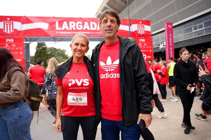 Luis Martín, el Profe de la Selección campeona de América y del mundo, presente con su mujer, Anahí. Luis Martín, el Profe de la Selección campeona de América y del mundo, presente con su mujer, Anahí.