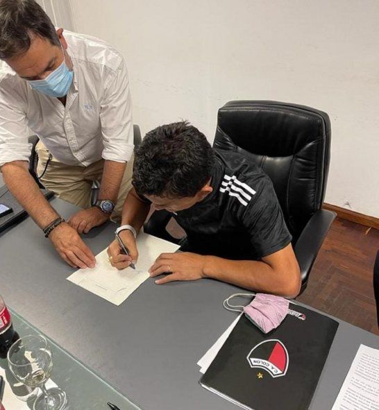 Luis Rodríguez firmó su salida de Gimnasia y su regreso a Colón.