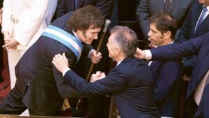 En búsqueda de gobernabilidad, Milei reabre el diálogo con Macri en plena crisis