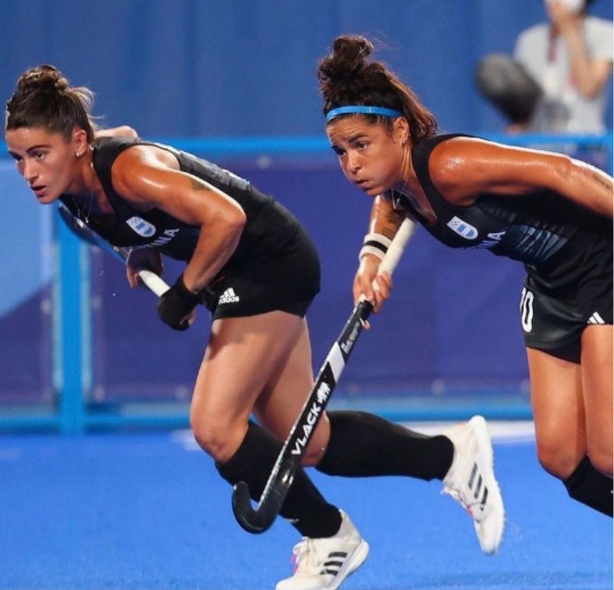 Majo Granatto junto a su hermana Victoria en los Juegos Olímpicos de Tokio 2020. (Crédito: Instagram Majo Granatto).