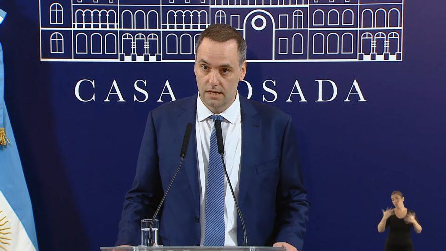 Manuel Adorni anunció la decisión de volver al sistema de libre elección de las obras sociales. Manuel Adorni anunció la decisión de volver al sistema de libre elección de las obras sociales.