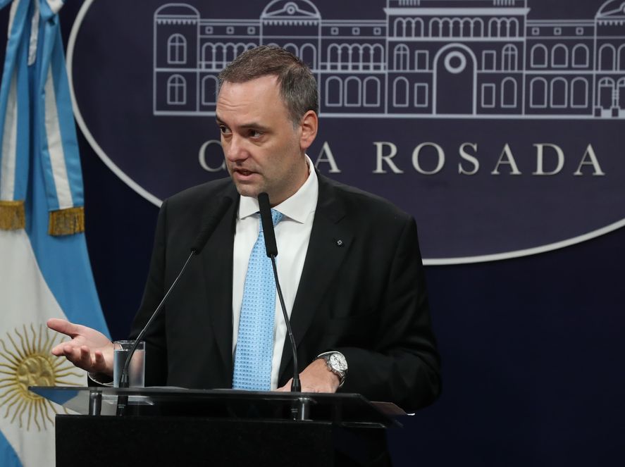 En mayo, Manuel Adorni ya había cargado las tintas contra las tasas municipales que gravan la carga de combustibles.
