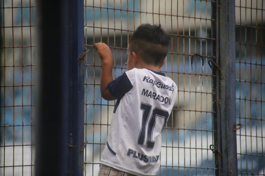 Los hinchas de Gimnasia despiden al ídolo en el Bosque