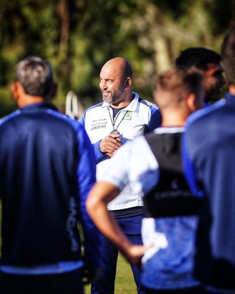Marcelo Méndez dirigiendo una práctica de Gimnasia Marcelo Méndez dirigiendo una práctica de Gimnasia