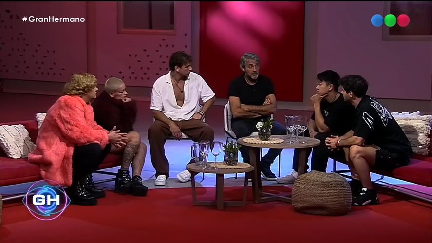 En la noche del miércoles en Gran Hermano se volvió a sentir la tensión en el reality con la discusión entre Juliana "Furia" Scaglione y Martín Ku. En la noche del miércoles en Gran Hermano se volvió a sentir la tensión en el reality con la discusión entre Juliana "Furia" Scaglione y Martín Ku.