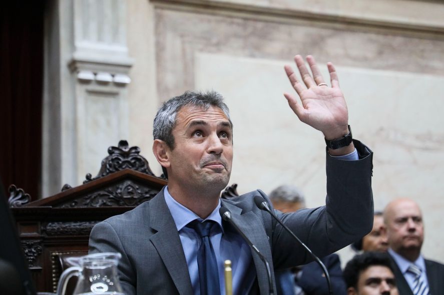 Unión por la Patria acusa a Martín Menem de bloquear la sesión para tratar el mega DNU 70/23. Unión por la Patria acusa a Martín Menem de bloquear la sesión para tratar el mega DNU 70/23.