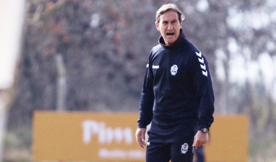 Leandro Martini en una práctica de Gimnasia.