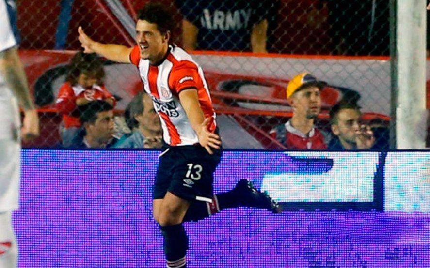 Matías Aguirregaray rindió de manera improvisada por el carril izquierdo.