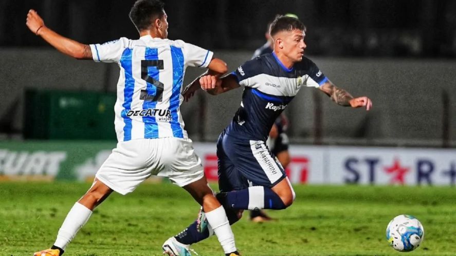 Matias Miranda con la camiseta de Gimnasia