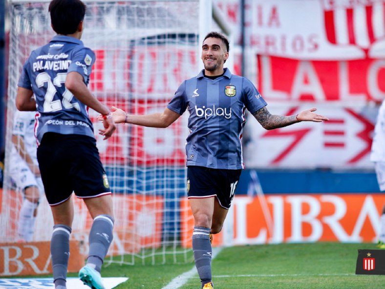 Mauro Méndez festejando un gol en Estudiantes Mauro Méndez festejando un gol en Estudiantes