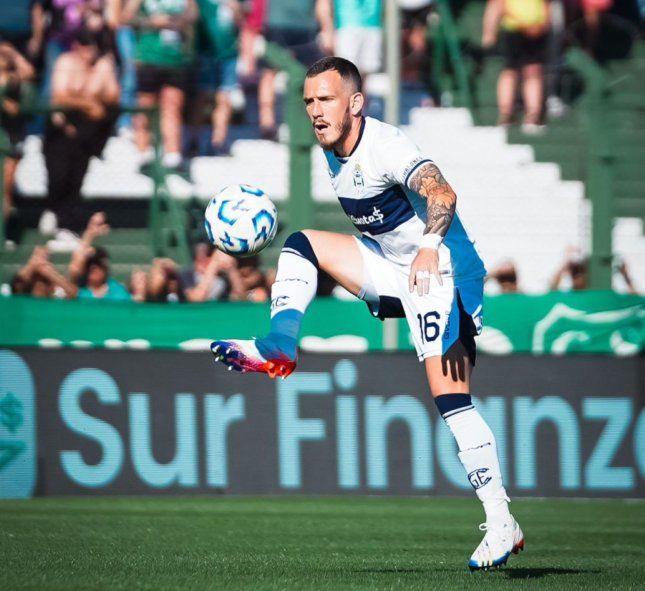 Augusto Max en acción con la camiseta de Gimnasia. (Foto: Prensa Gimnasia) Augusto Max en acción con la camiseta de Gimnasia. (Foto: Prensa Gimnasia)