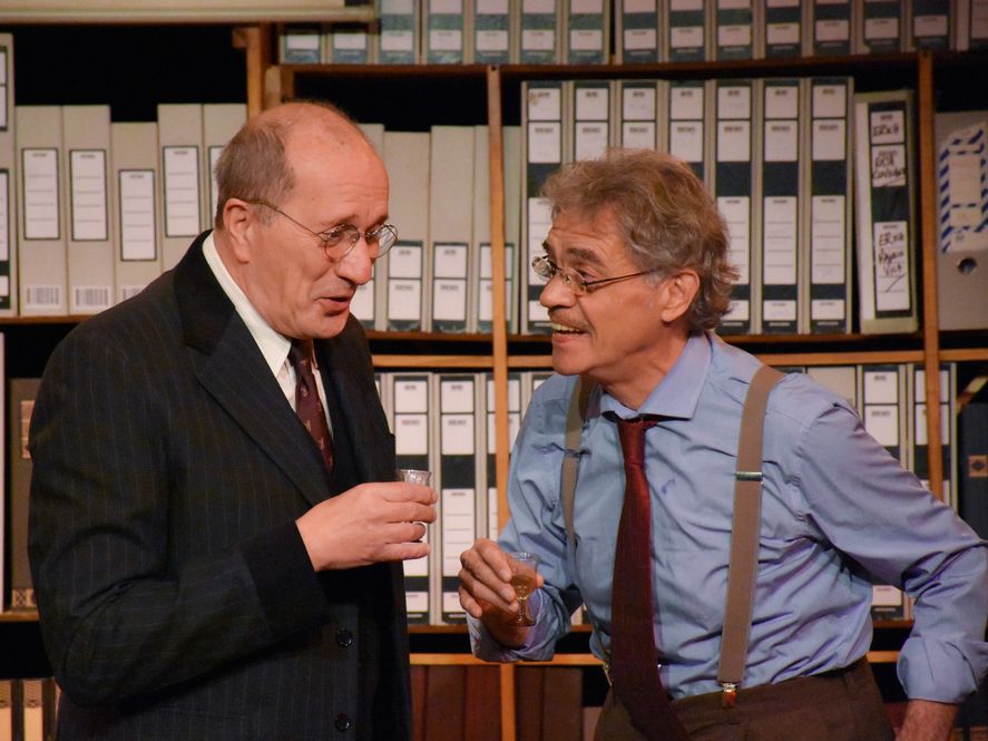Dos notables actores, Jean-Pierre Noher y Ernesto Claudio dan vida a los personajes bajo la dirección de Daniel Marcove Dos notables actores, Jean-Pierre Noher y Ernesto Claudio dan vida a los personajes bajo la dirección de Daniel Marcove