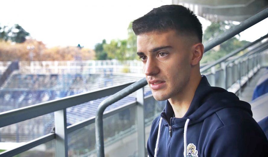 Matías Melluso en el estadio de Gimnasia