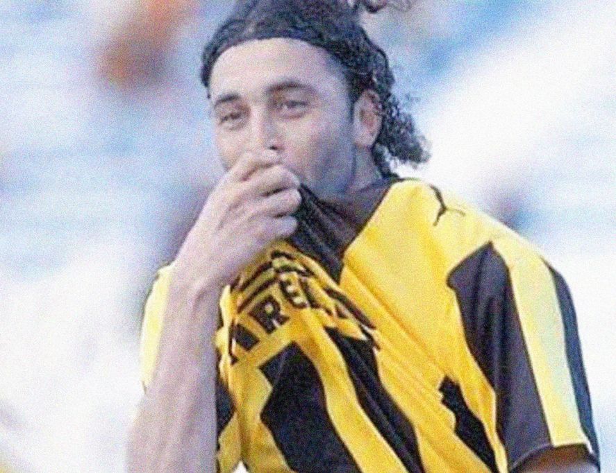 Marcelo Méndez, DT de Gimnasia, en su etapa como jugador de Peñarol.