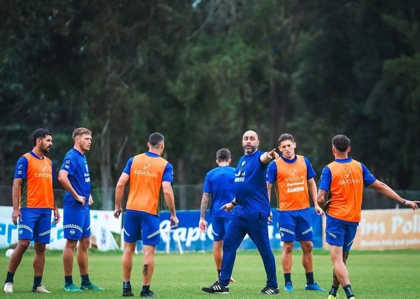 Gimnasia tuvo su último entrenamiento en Estancia Chica. Gimnasia tuvo su último entrenamiento en Estancia Chica.