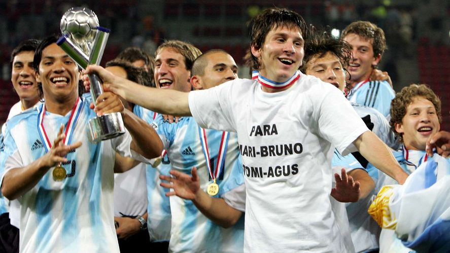 Lionel Messi y su primer cumpleaños junto a Argentina en 2005.