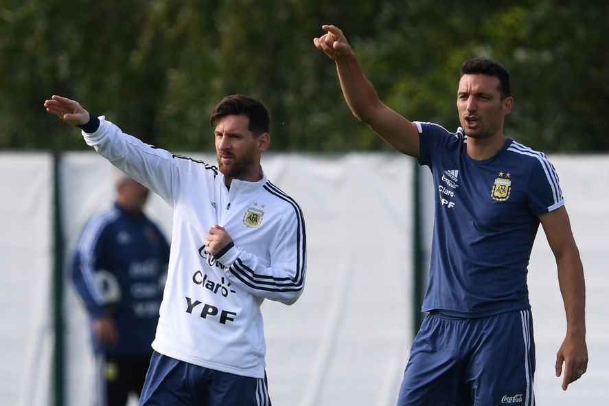 Messi y Scaloni apuntan lejos con la Selección Argentina: el Gringo se mostró molesto con la postura de FIFA.