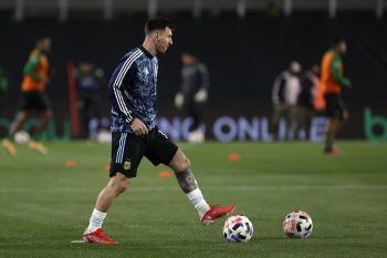 Lionel Messi, capitán de la Selección Argentina, en el Monumental recibió el cariño de los hinchas 