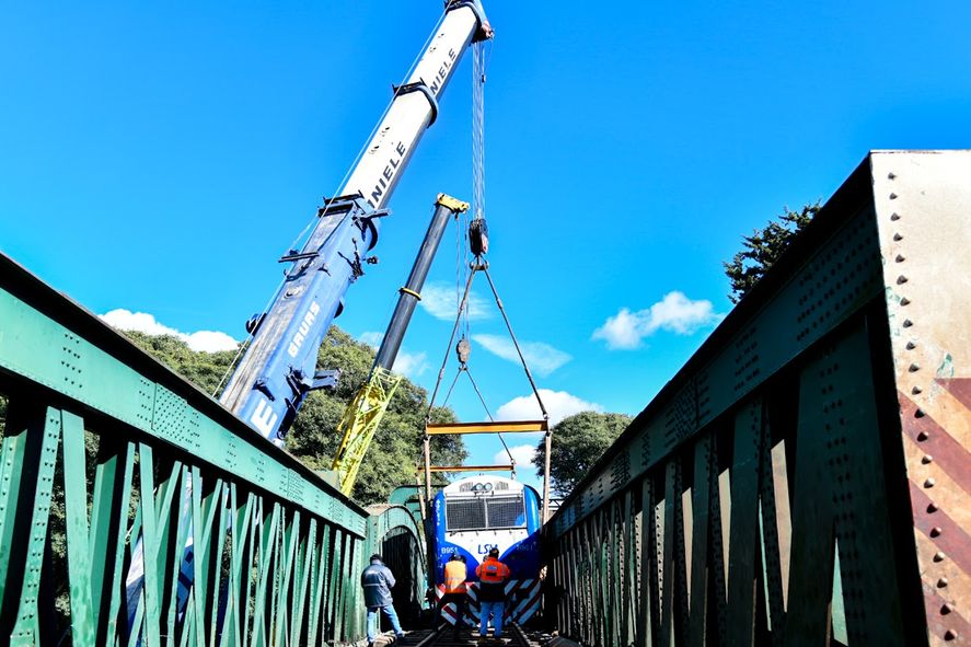 La locomotora del tren San Martín luego del accidente. La locomotora del tren San Martín luego del accidente.