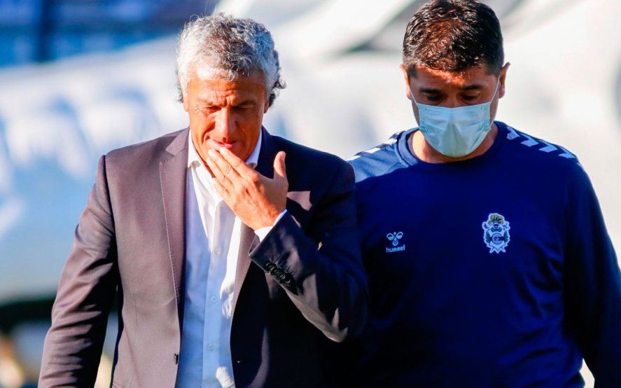 Néstor Gorosito buscará su primer triunfo ante Estudiantes como DT de Gimnasia.