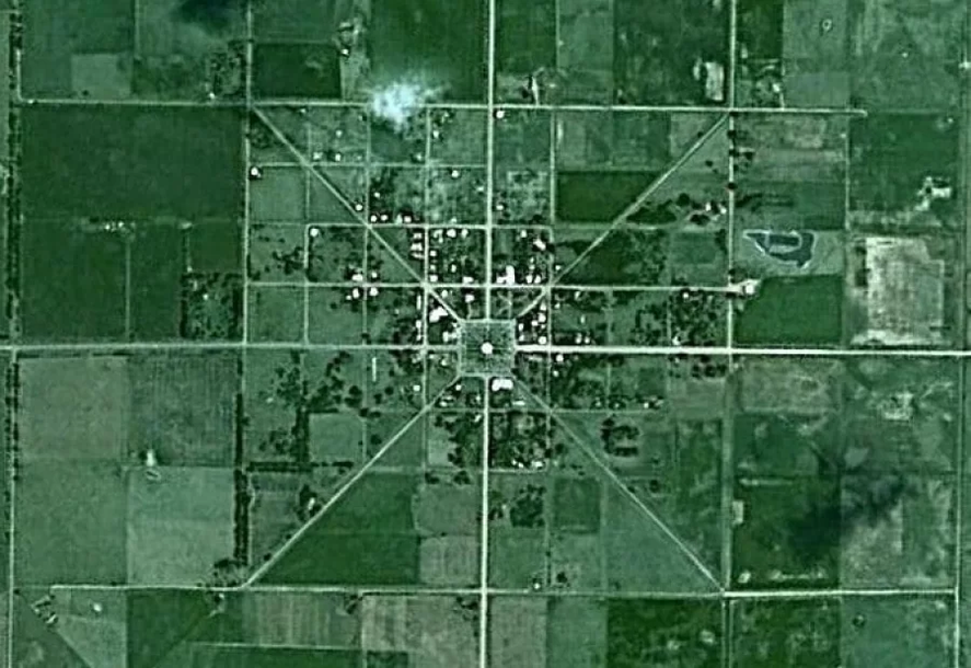 En la provincia de Buenos Aires hay un pueblo quese inspiró en La Plata para diseñar sus calles y se caracteriza por sus paisajes y tranquilidad. En la provincia de Buenos Aires hay un pueblo quese inspiró en La Plata para diseñar sus calles y se caracteriza por sus paisajes y tranquilidad.