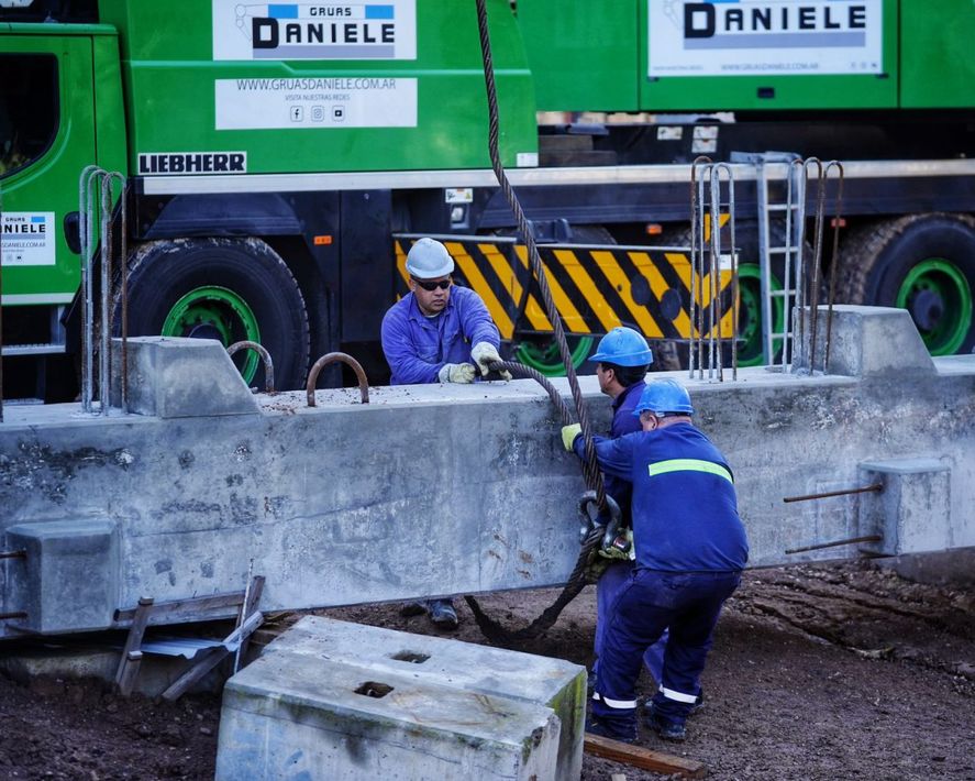 Continúan las obras en Gimnasia: En el Juan Carmelo Zerillo trabajan para ampliar la Platea Néstor Basile Continúan las obras en Gimnasia: En el Juan Carmelo Zerillo trabajan para ampliar la Platea Néstor Basile