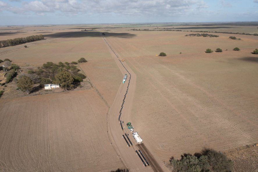 Imágenes de la construcción del ducto que llegará a Puerto Rosales y aumentará la capacidad de transportar petróleo. Imágenes de la construcción del ducto que llegará a Puerto Rosales y aumentará la capacidad de transportar petróleo.