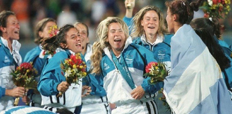 Vanina Oneto en el podio con Las Leonas en un Juego Olímpico